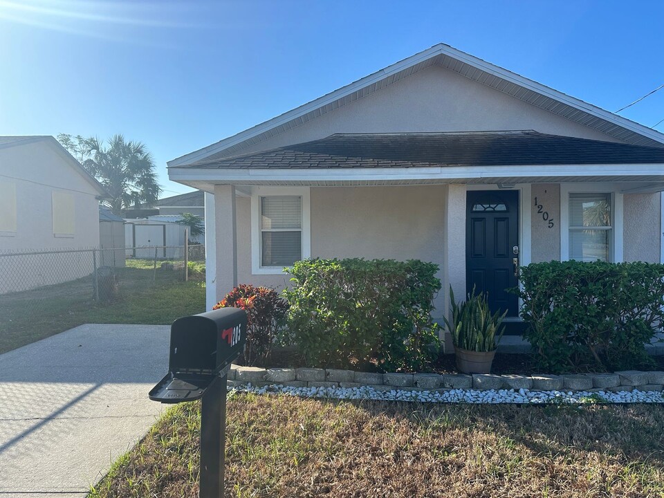 1205 Ave F in Haines City, FL - Building Photo