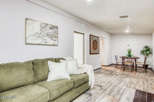 221 Hadlock St in El Paso, TX - Building Photo - Building Photo