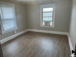 711 16th St in Moline, IL - Building Photo - Building Photo