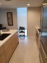 16385 Biscayne Blvd, Unit 507 in Aventura, FL - Building Photo - Building Photo