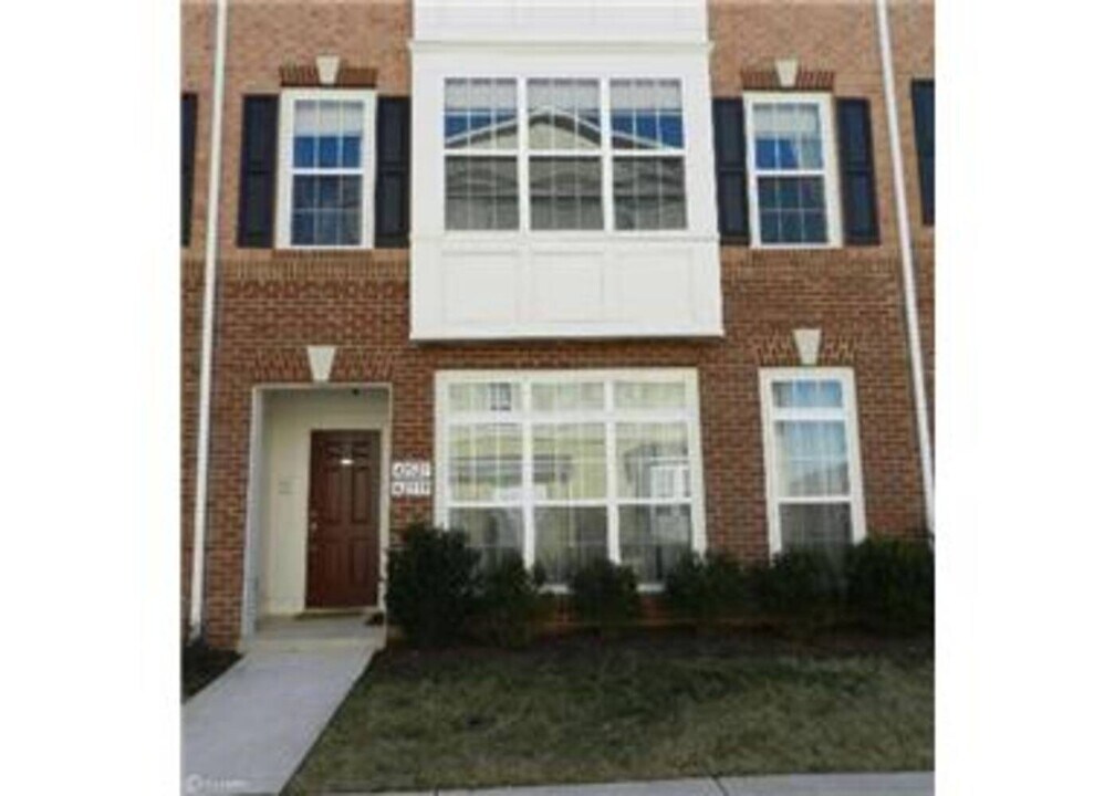 42519 Highgate Ter, Unit Highgate in Brambleton, VA - Building Photo