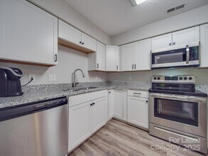 1052 Churchill Downs Ct in Charlotte, NC - Building Photo - Building Photo