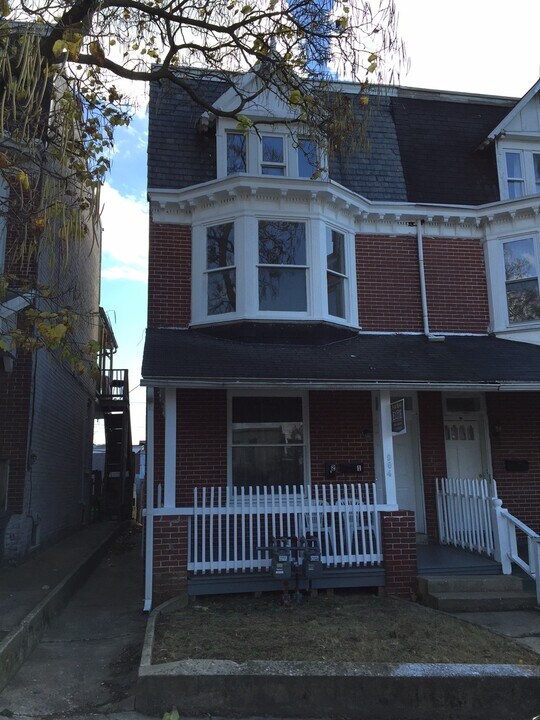 904 W Locust St in York, PA - Building Photo