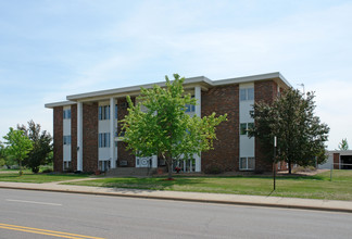 805 School St NW in Elk River, MN - Building Photo - Building Photo