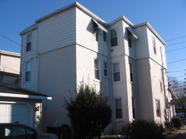 32 W Elizabeth Ave, Unit #3 in Bethlehem, PA - Foto de edificio - Building Photo