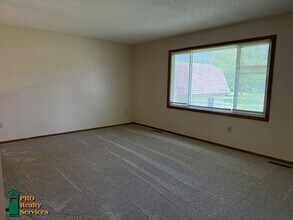 10310 97th Pl N in Maple Grove, MN - Foto de edificio - Building Photo