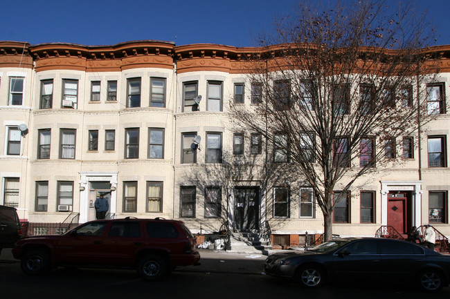 807 Saint Johns Pl in Brooklyn, NY - Foto de edificio - Building Photo