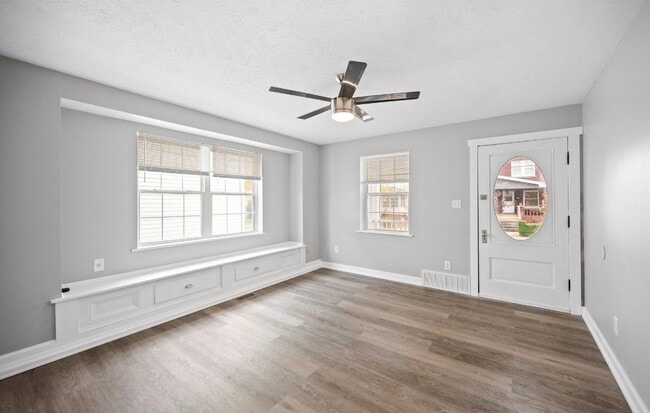 2026 Dowd Ave, Unit Lower in Lakewood, OH - Building Photo - Building Photo