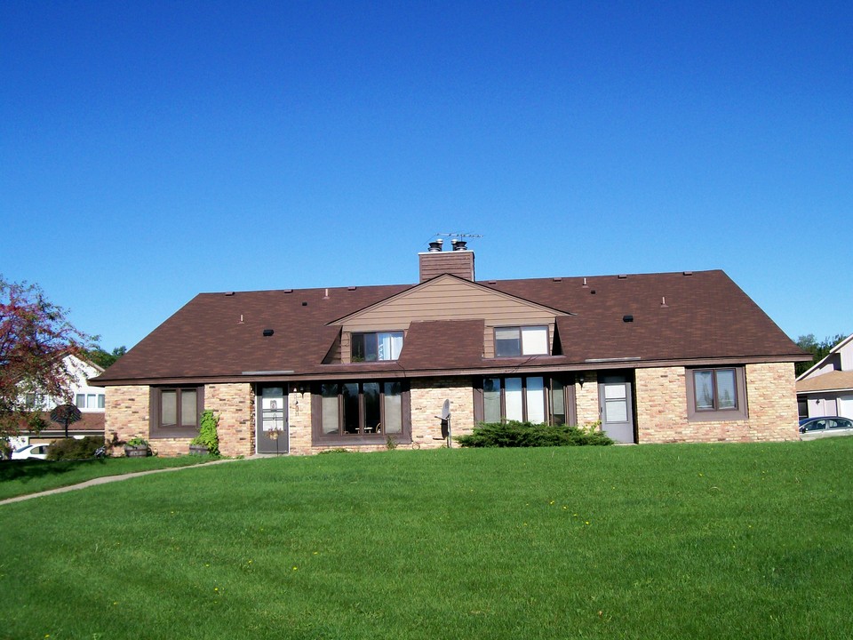 14391 Hayes Rd in Apple Valley, MN - Building Photo