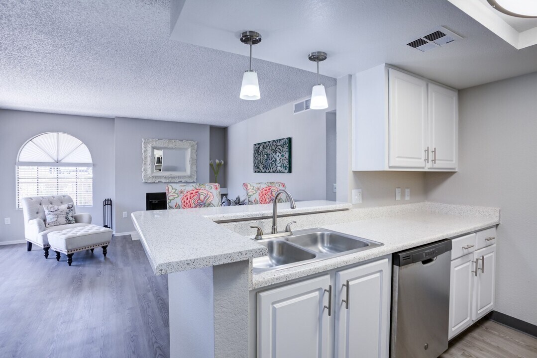 Starrview at Starr Pass Apartment Homes in Tucson, AZ - Building Photo