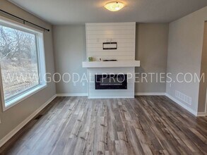 4467 E 48th St in Des Moines, IA - Building Photo - Building Photo