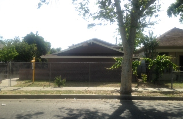 4plex / Community Hospital in Fresno, CA - Building Photo