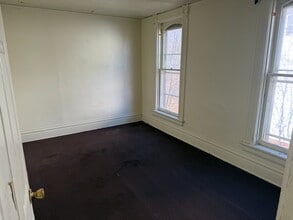 22 Pearl Ave, Unit 2nd Floor in Oil City, PA - Foto de edificio - Building Photo