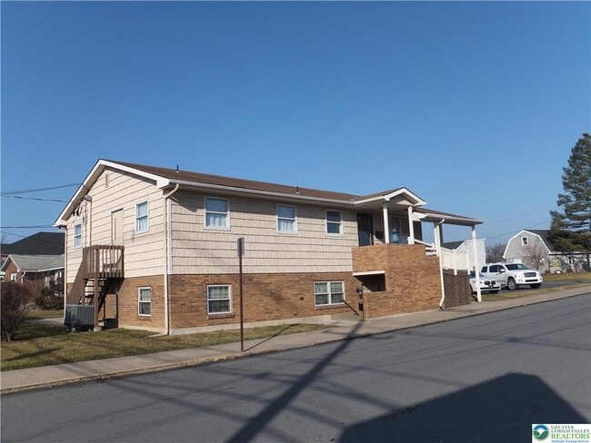 303 Allen St in Bath, PA - Building Photo - Building Photo