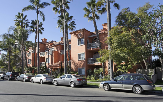 Trevi Villa Condominiums in San Diego, CA - Foto de edificio - Building Photo