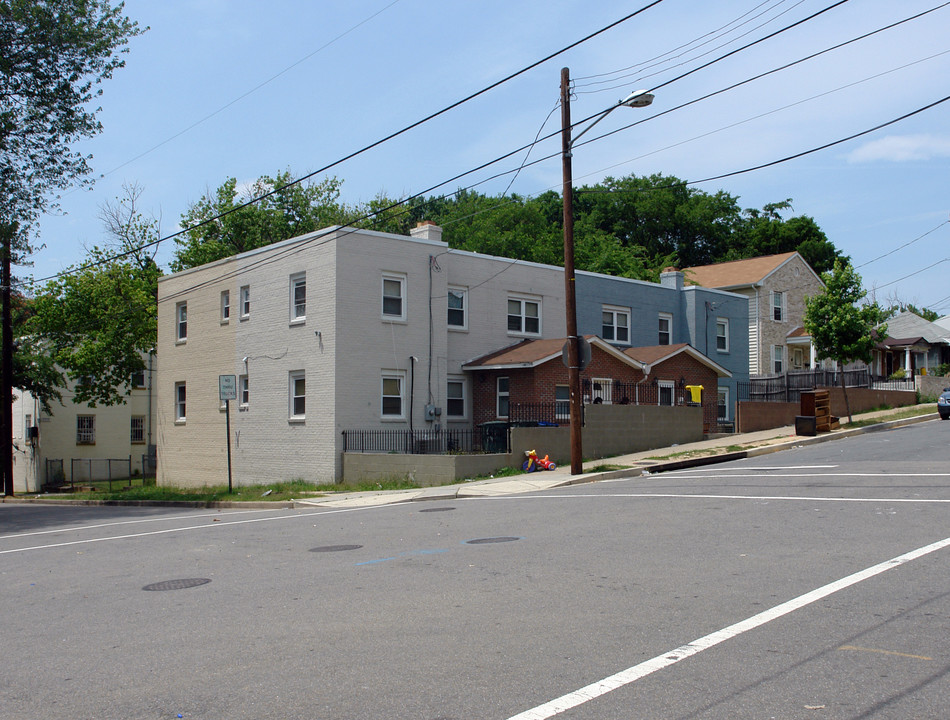 4504 Hunt Pl NE in Washington, DC - Building Photo