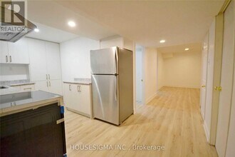 95 Orsett St in Oakville, ON - Building Photo - Building Photo
