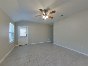 223 Ashley Falls Ln in Rosharon, TX - Foto de edificio - Building Photo