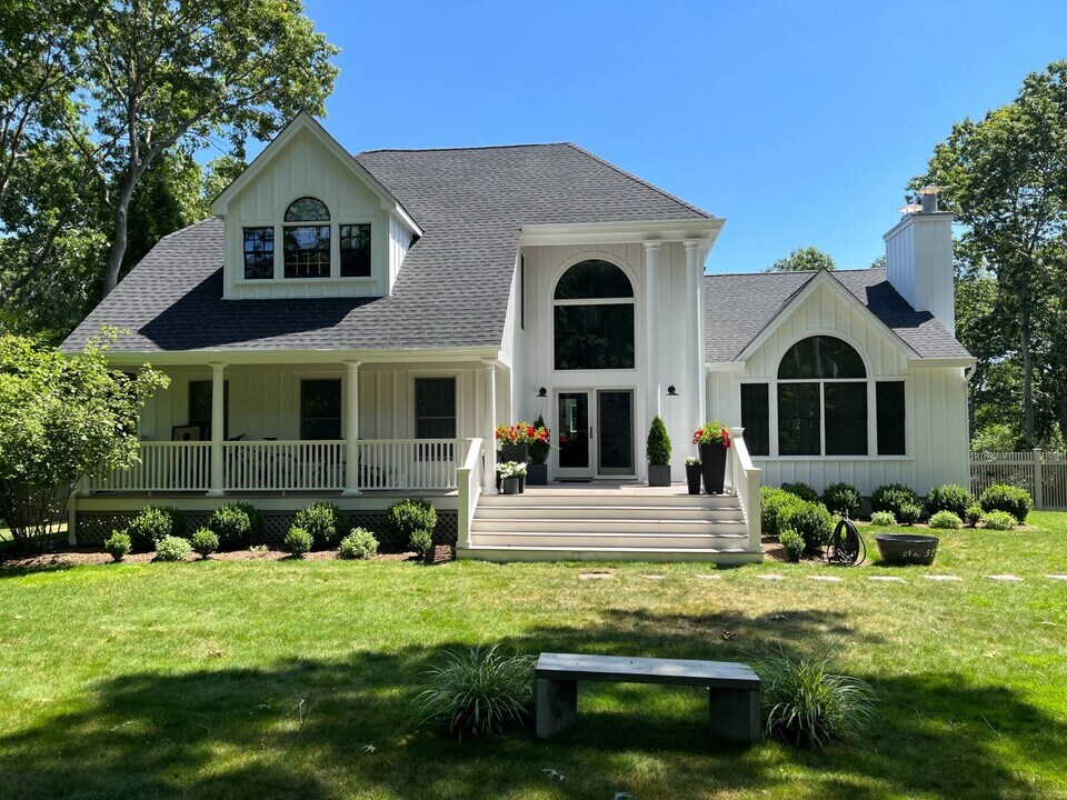 52 Woodruff Ln in Bridgehampton, NY - Building Photo