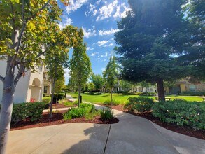 28563 Starboard Ln in Hayward, CA - Foto de edificio - Building Photo