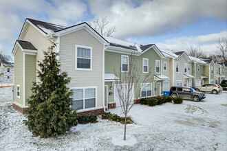 Clark Commons in Flint, MI - Foto de edificio - Building Photo