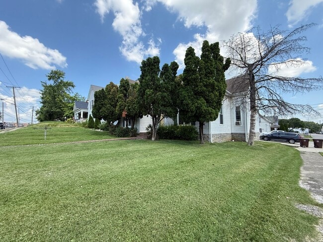 401 W Lexington Ave in Winchester, KY - Foto de edificio - Building Photo