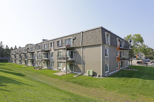 Terra Pointe Apartments in St. Paul, MN - Foto de edificio - Building Photo