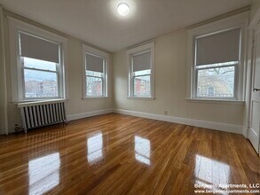 11 Vinal St, Unit 7 in Boston, MA - Foto de edificio - Building Photo