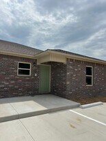 1016 S El Paso Ave in Russellville, AR - Building Photo