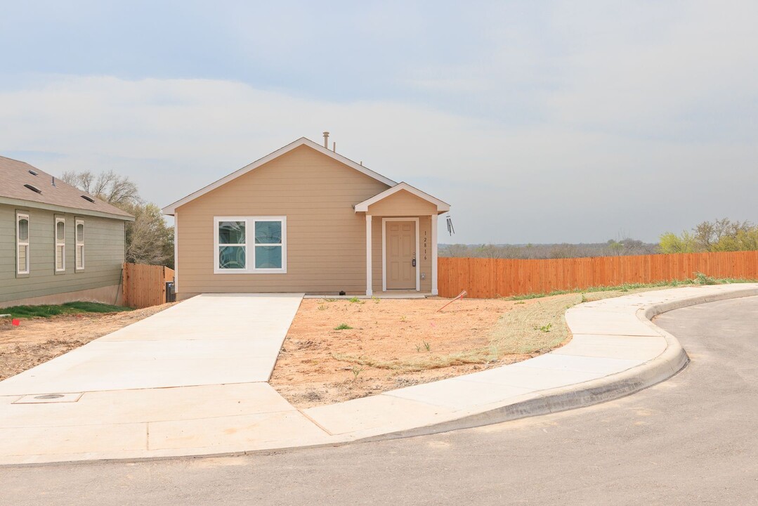 12816 Deep Eddy in Saint Hedwig, TX - Building Photo