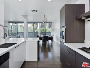 9955 Durant Dr in Beverly Hills, CA - Building Photo - Building Photo