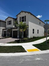 2424 SE 28th St in Homestead, FL - Building Photo - Building Photo