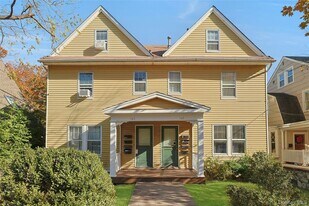 105 S Broadway in Nyack, NY - Building Photo