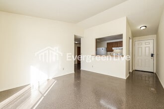 8409 Schoolgate Dr in Dayton, OH - Building Photo - Building Photo