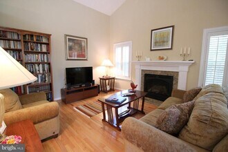 7534 Cross Gate Ln in Alexandria, VA - Building Photo - Building Photo