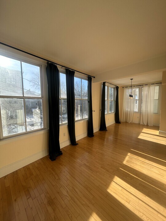 17 Ivaloo St, Unit 9 in Somerville, MA - Building Photo