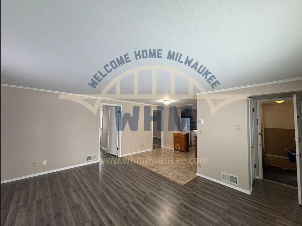 4508 W Crawford Ave in Greenfield, WI - Building Photo