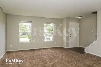 831 Olmsted Dr in Shelbyville, IN - Foto de edificio - Building Photo