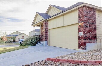 8331 Bending Willow in San Antonio, TX - Building Photo - Building Photo