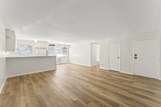 18530 Hatteras St in Los Angeles, CA - Building Photo - Building Photo