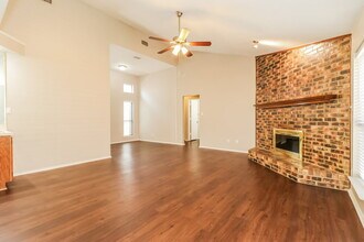 111 Streamside Dr in Desoto, TX - Building Photo - Building Photo