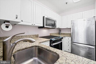 5573 Seminary Rd in Falls Church, VA - Building Photo - Building Photo