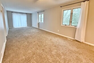 297 High St, Unit 301 in Wadsworth, OH - Foto de edificio - Building Photo