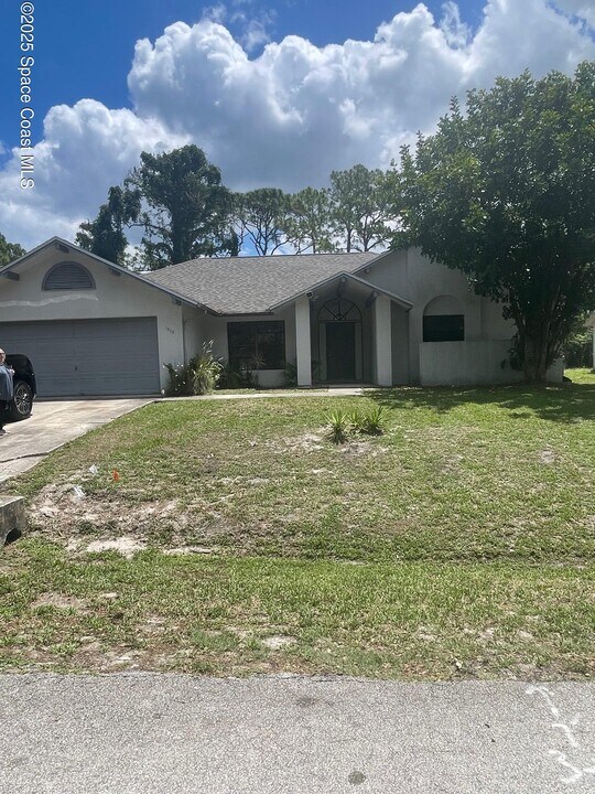 1513 Eagle Ave NW in Palm Bay, FL - Building Photo