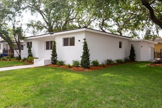 3260 NW 9th St in Miami, FL - Building Photo - Building Photo