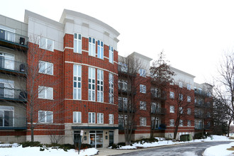 Delacourte Condominiums in Buffalo Grove, IL - Building Photo - Building Photo