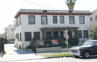 4348 Burns Ave in Los Angeles, CA - Foto de edificio - Building Photo