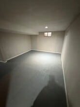 1563 Oakwood Dr in Waterloo, IA - Building Photo - Building Photo