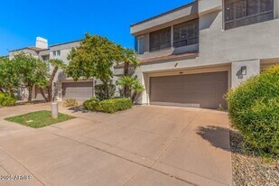 7222 E Gainey Ranch Rd in Scottsdale, AZ - Building Photo