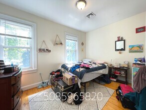 124 Browne St, Unit 2 in Brookline, MA - Building Photo - Building Photo